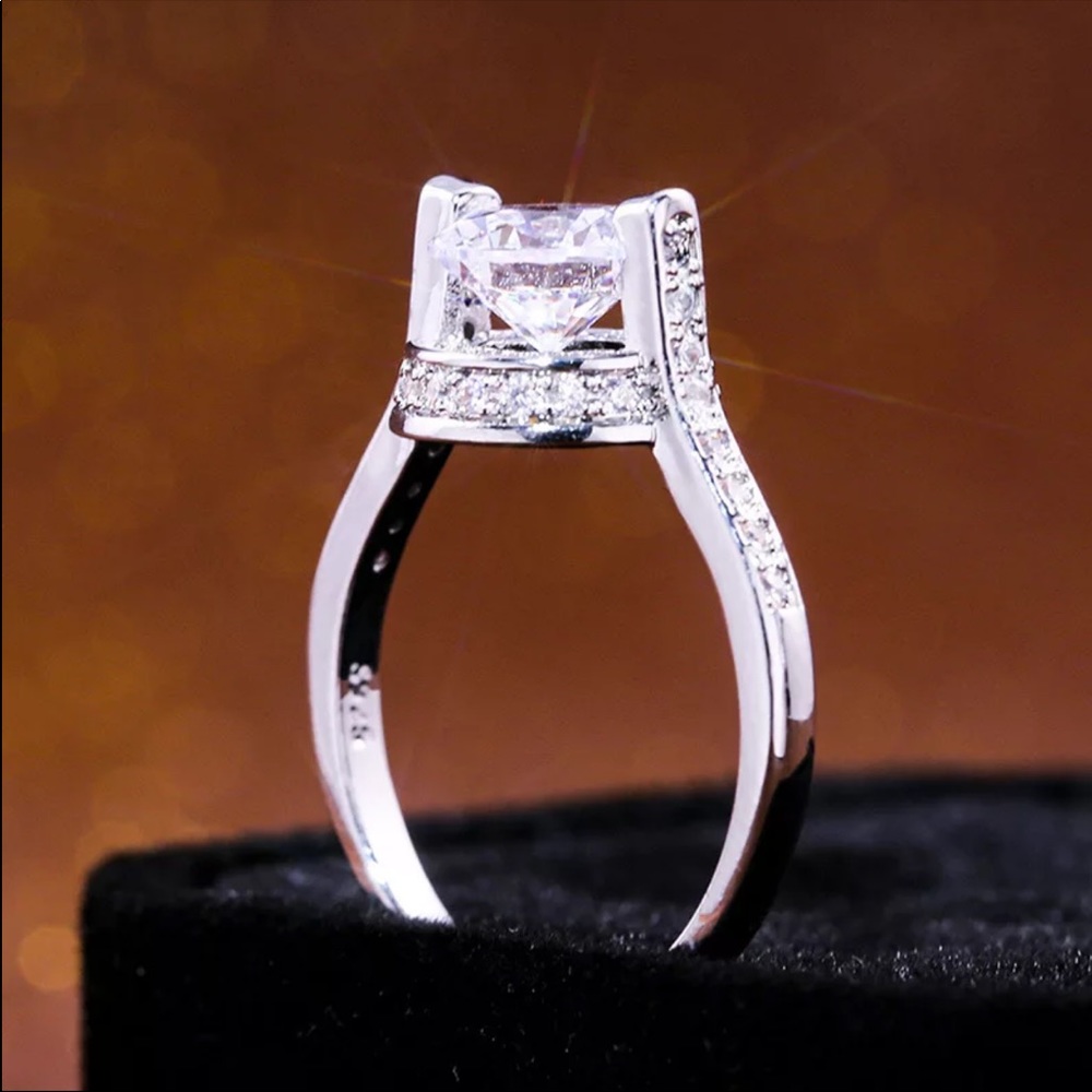 New Luxury 925 Silver Diamond Engagement Ring - Picture 2 of 6
